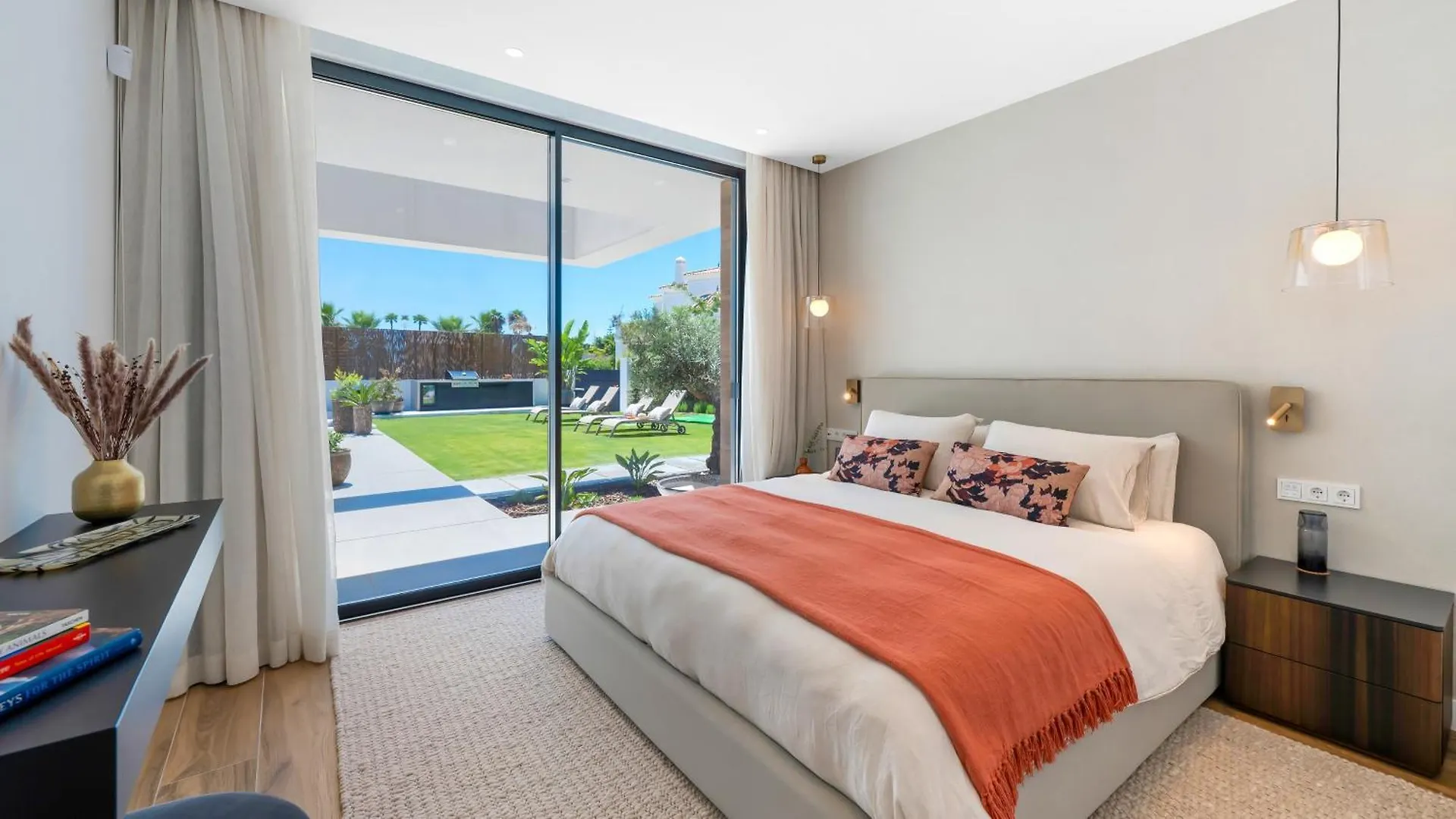 Vacation Marbella I Villa Thyma, Brand-New Villa, Swimming-Pool, Cinema Room And Bar, Minutes From The Marina And The Beach