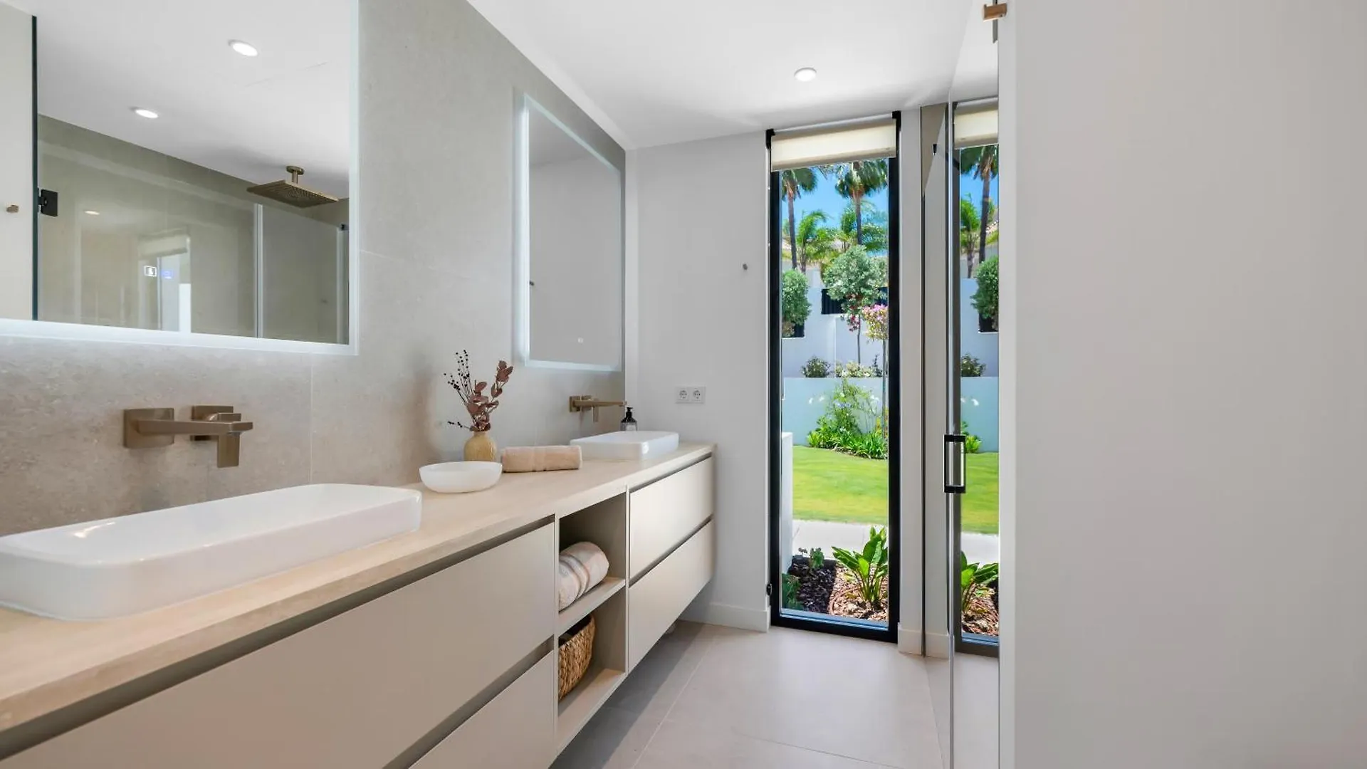 Vacation Marbella I Villa Thyma, Brand-New Villa, Swimming-Pool, Cinema Room And Bar, Minutes From The Marina And The Beach