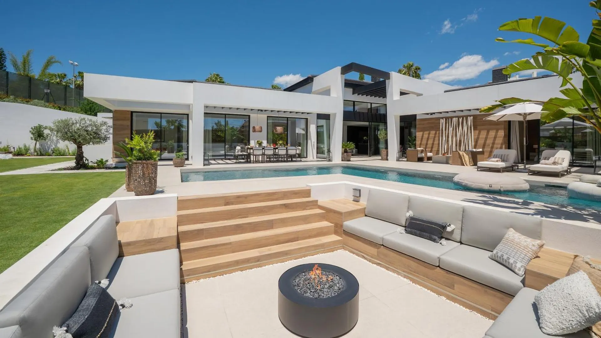 Vacation Marbella I Villa Thyma, Brand-New Villa, Swimming-Pool, Cinema Room And Bar, Minutes From The Marina And The Beach