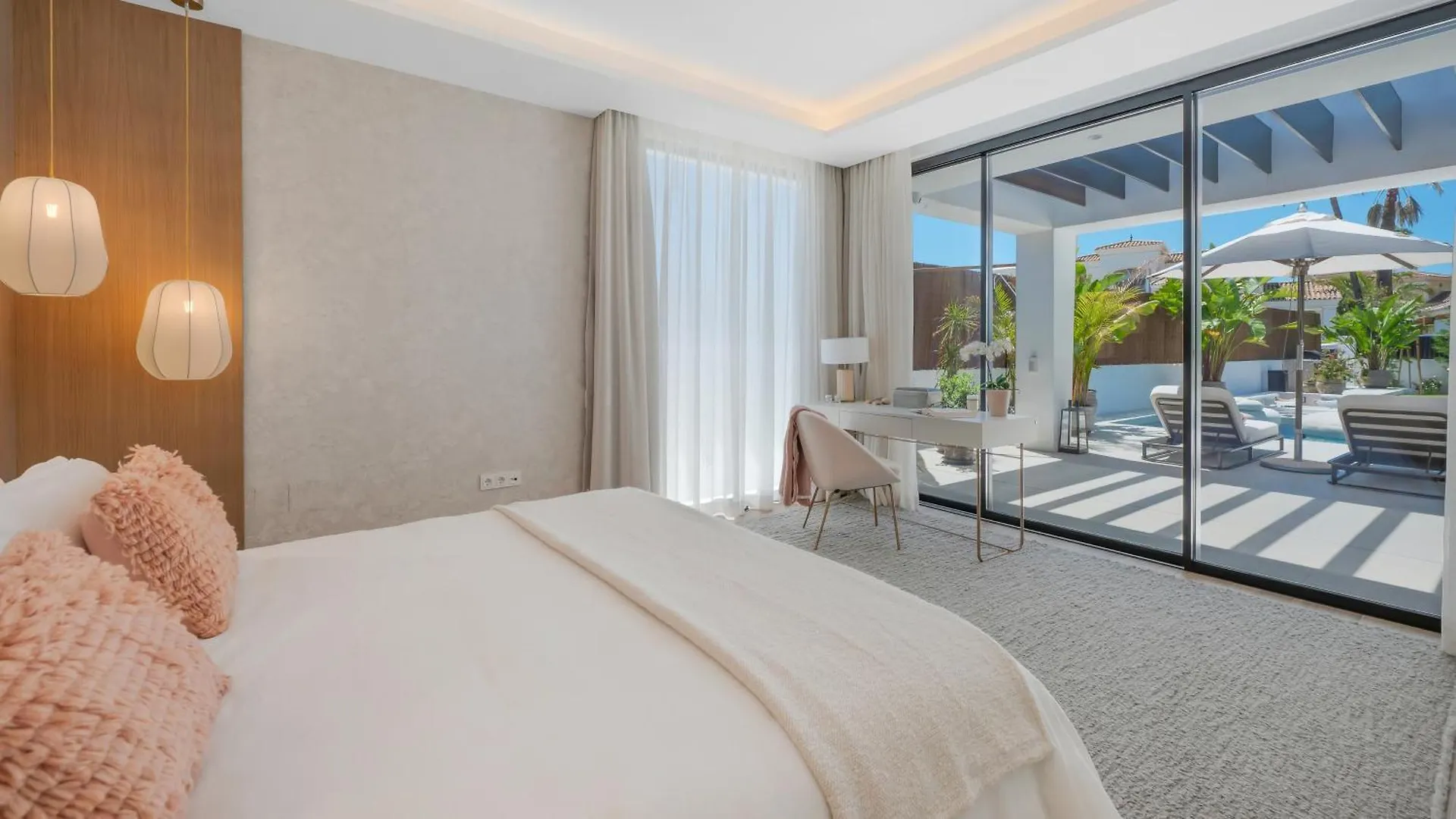 Vacation Marbella I Villa Thyma, Brand-New Villa, Swimming-Pool, Cinema Room And Bar, Minutes From The Marina And The Beach إسبانيا