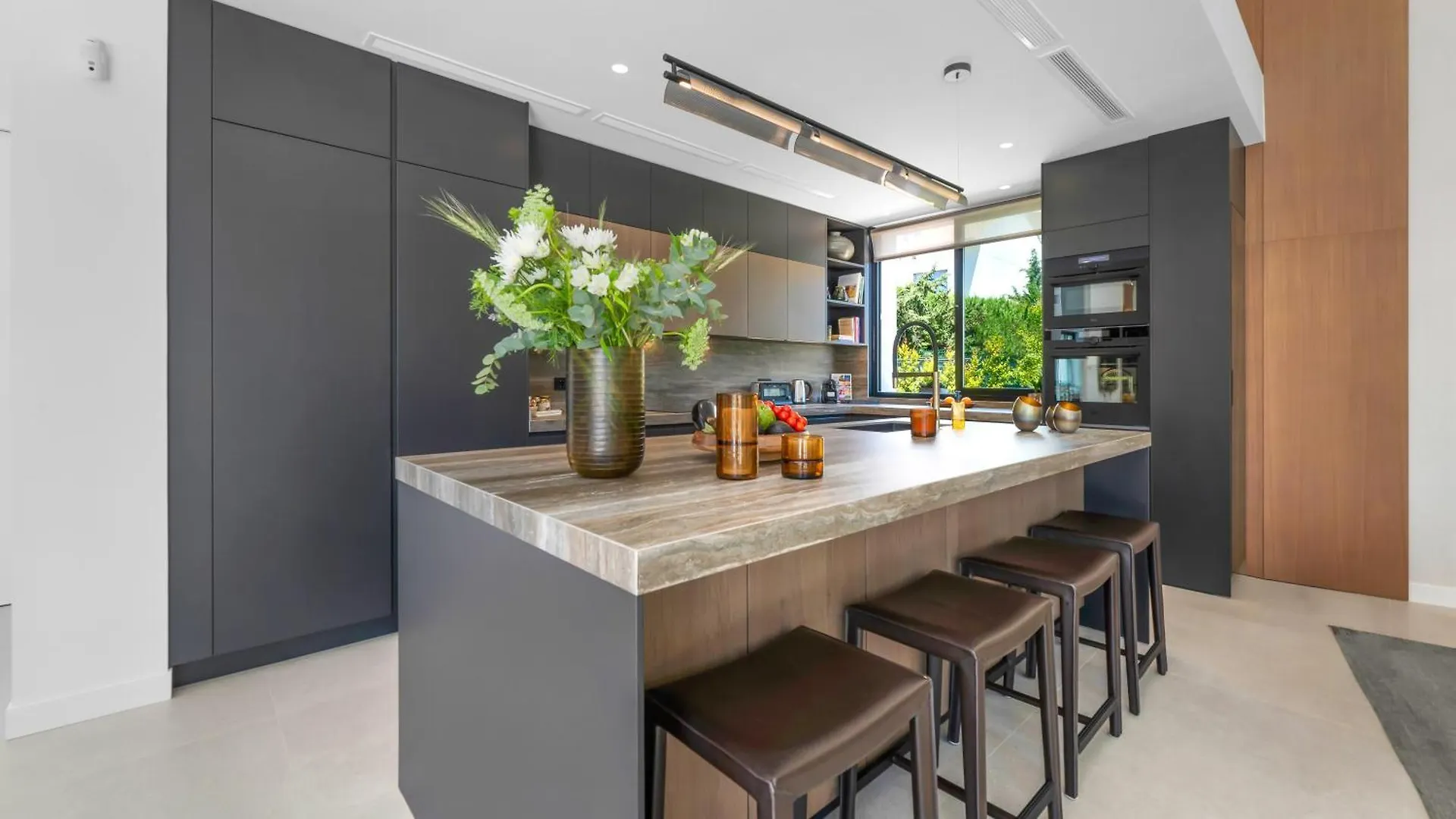 Vacation Marbella I Villa Thyma, Brand-New Villa, Swimming-Pool, Cinema Room And Bar, Minutes From The Marina And The Beach إسبانيا