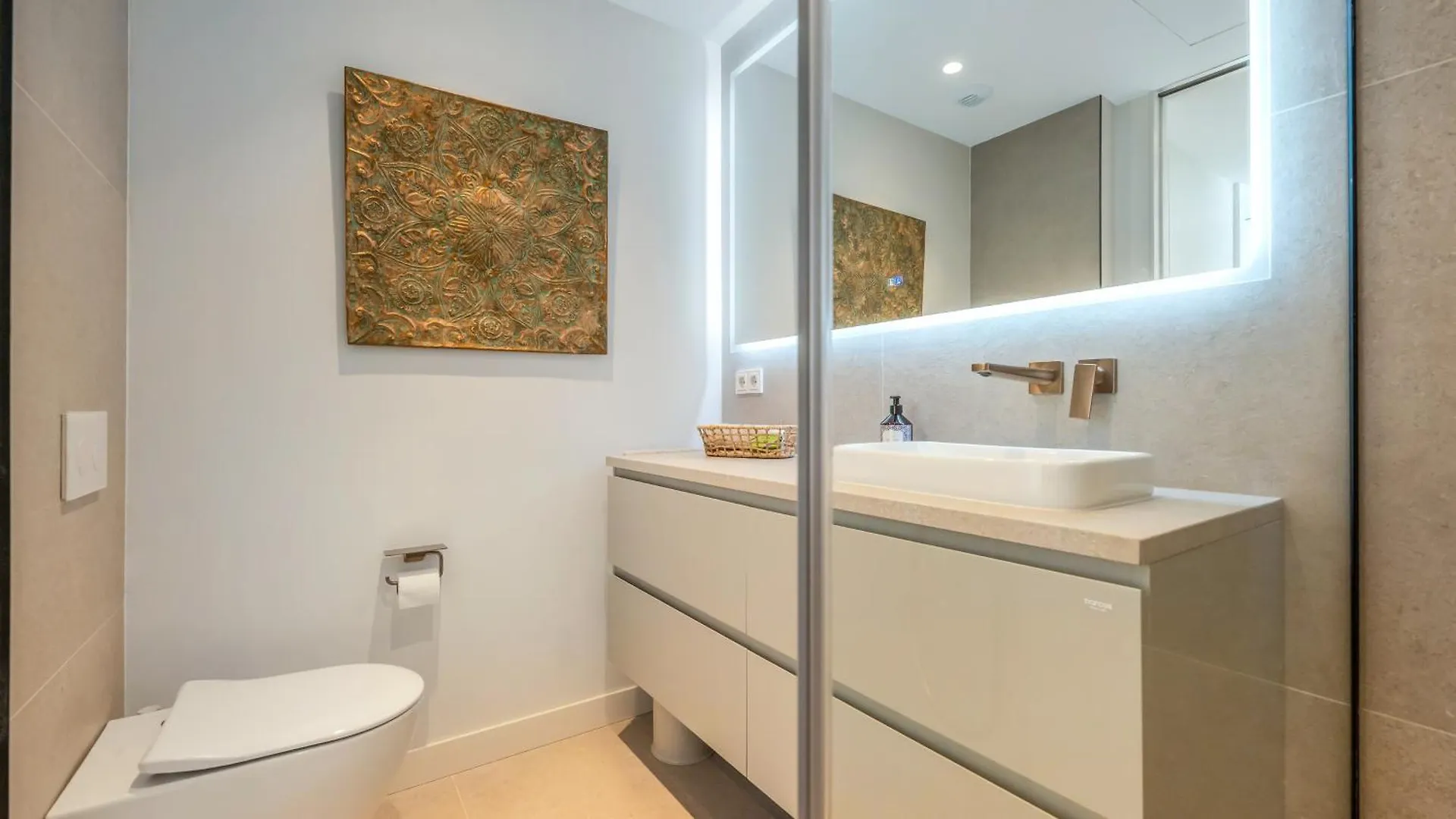 Vacation Marbella I Villa Thyma, Brand-New Villa, Swimming-Pool, Cinema Room And Bar, Minutes From The Marina And The Beach إسبانيا